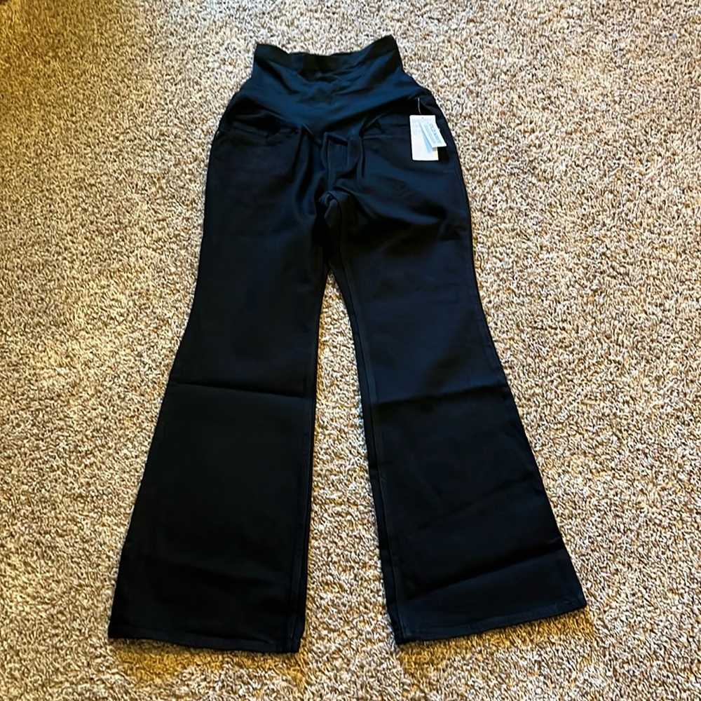 Women’s NWT Old Navy Maternity Full Panel Flare Black Jeans - 8 short